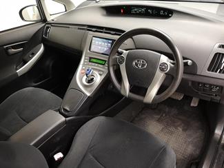 2013 Toyota Prius - Thumbnail