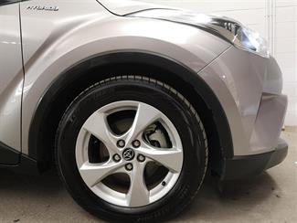 2017 Toyota C-HR - Thumbnail