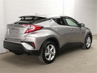 2017 Toyota C-HR - Thumbnail