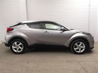 2017 Toyota C-HR - Thumbnail