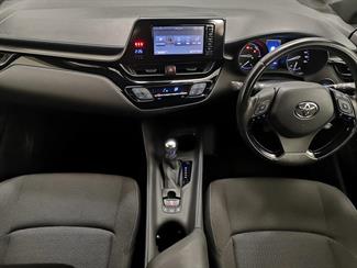 2017 Toyota C-HR - Thumbnail