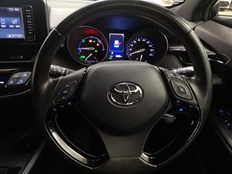2017 Toyota C-HR - Thumbnail