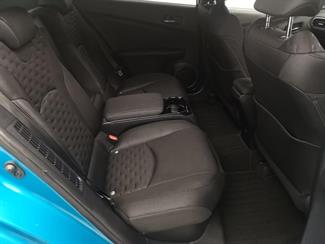 2017 Toyota Prius - Thumbnail