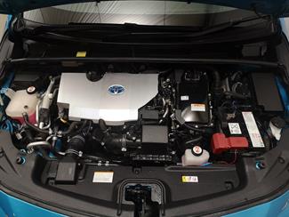2017 Toyota Prius - Thumbnail