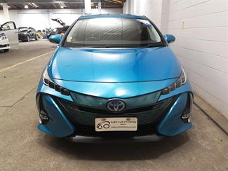 2017 Toyota Prius - Thumbnail