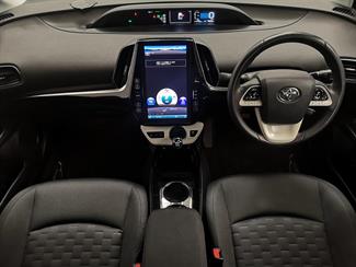 2017 Toyota Prius - Thumbnail