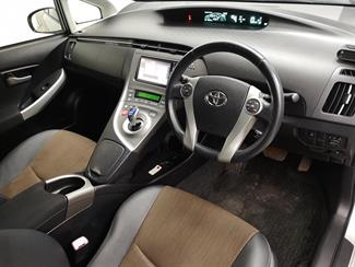2013 Toyota Prius - Thumbnail