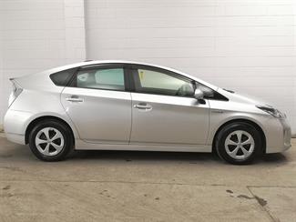 2015 Toyota Prius - Thumbnail