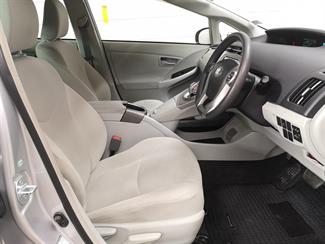 2015 Toyota Prius - Thumbnail