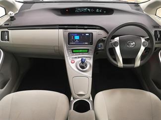 2015 Toyota Prius - Thumbnail