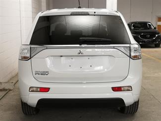 2014 Mitsubishi Outlander - Thumbnail