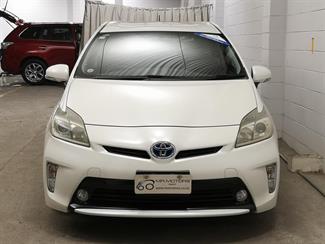 2013 Toyota Prius - Thumbnail