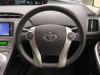 2013 Toyota Prius - Thumbnail