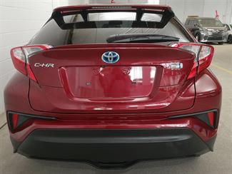 2017 Toyota C-HR - Thumbnail