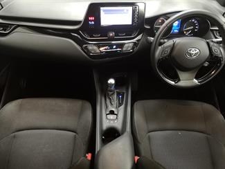 2017 Toyota C-HR - Thumbnail