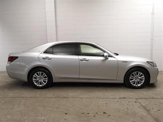 2015 Toyota Crown - Thumbnail
