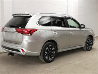 2018 Mitsubishi Outlander - Thumbnail