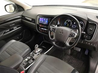 2018 Mitsubishi Outlander - Thumbnail
