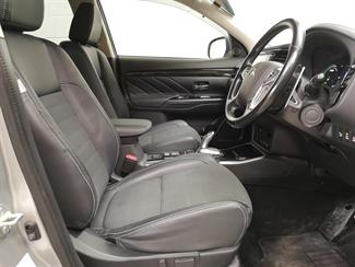 2018 Mitsubishi Outlander - Thumbnail