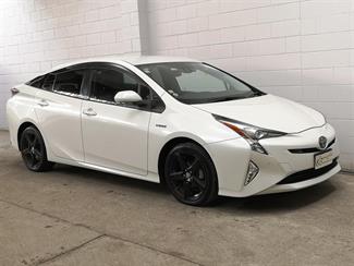 2018 Toyota Prius - Thumbnail