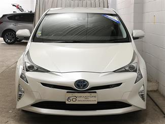 2018 Toyota Prius - Thumbnail