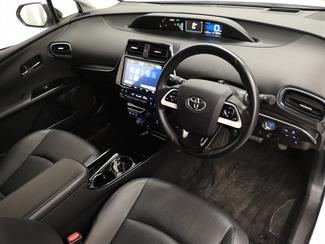 2018 Toyota Prius - Thumbnail