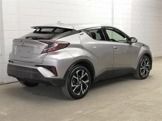 2017 Toyota C-HR - Thumbnail