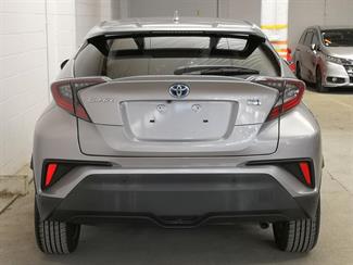 2017 Toyota C-HR - Thumbnail
