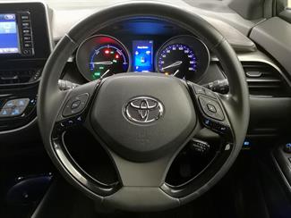 2017 Toyota C-HR - Thumbnail
