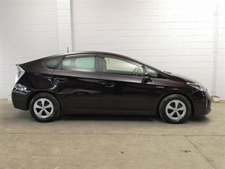 2014 Toyota Prius - Thumbnail