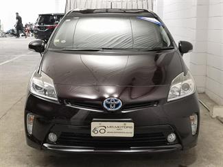 2014 Toyota Prius - Thumbnail
