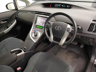 2014 Toyota Prius - Thumbnail