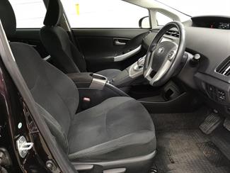 2014 Toyota Prius - Thumbnail