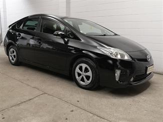 2015 Toyota Prius - Thumbnail