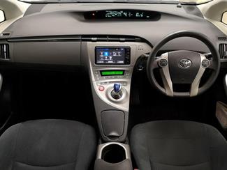 2015 Toyota Prius - Thumbnail
