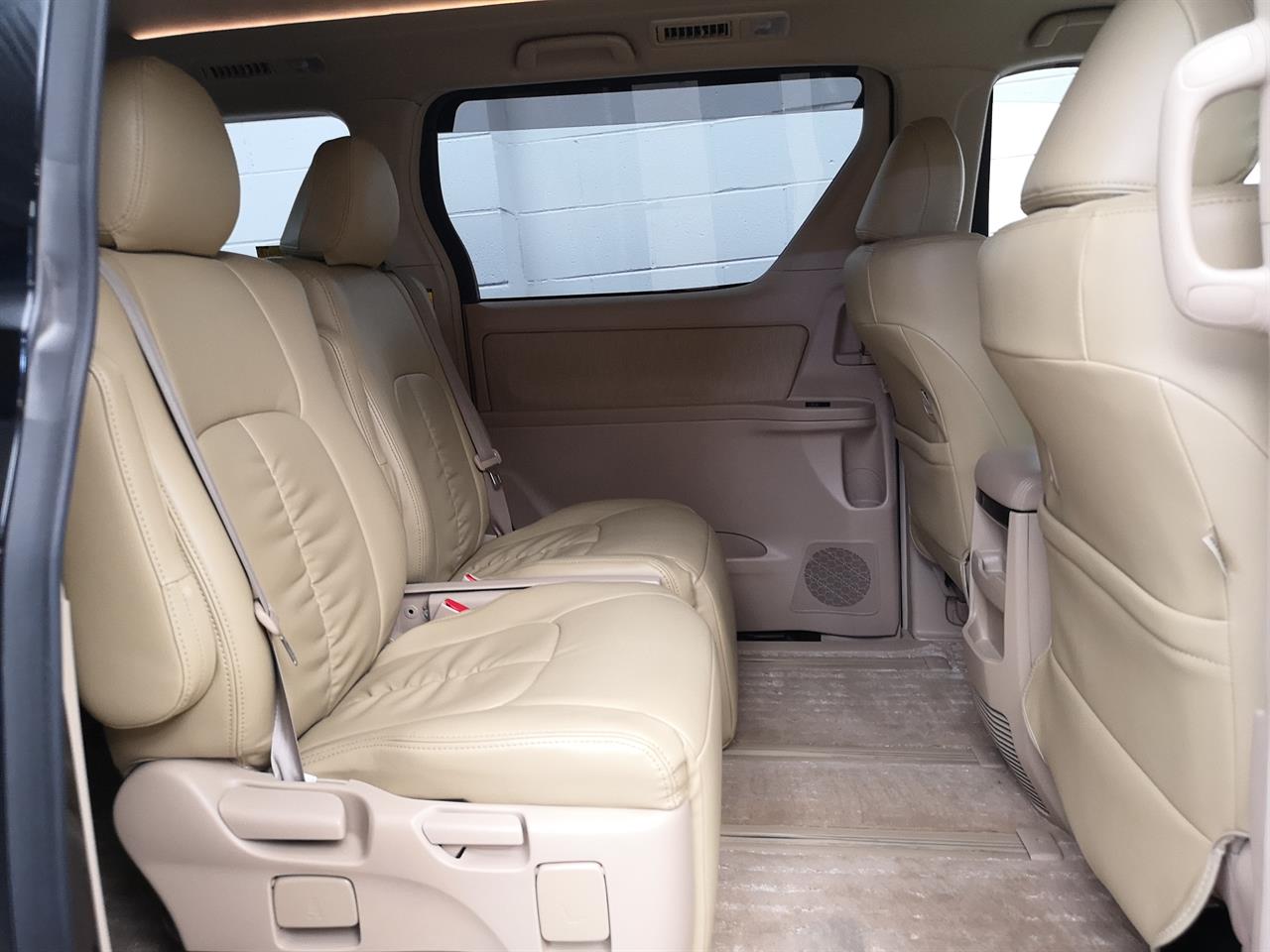 2012 Toyota Alphard