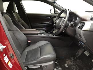 2016 Toyota C-HR - Thumbnail