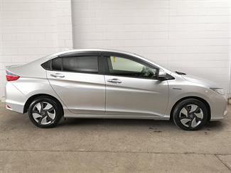 2017 Honda Grace - Thumbnail