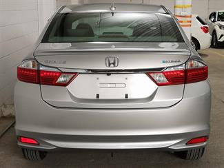 2017 Honda Grace - Thumbnail