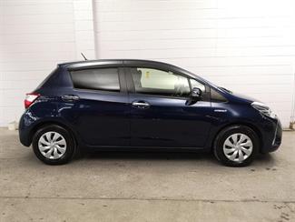 2019 Toyota Vitz - Thumbnail