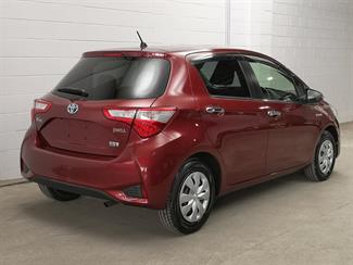 2017 Toyota Vitz - Thumbnail