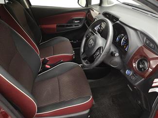 2017 Toyota Vitz - Thumbnail