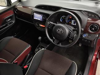2017 Toyota Vitz - Thumbnail