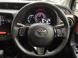 2017 Toyota Vitz - Thumbnail