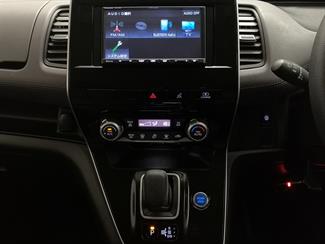 2020 Nissan Serena - Thumbnail