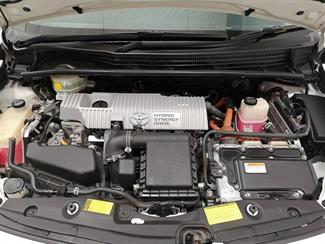 2013 Toyota Prius - Thumbnail