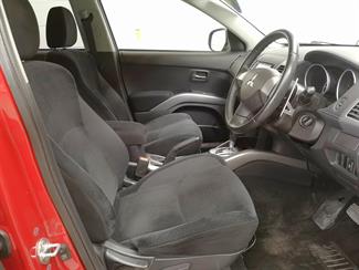 2012 Mitsubishi Outlander - Thumbnail