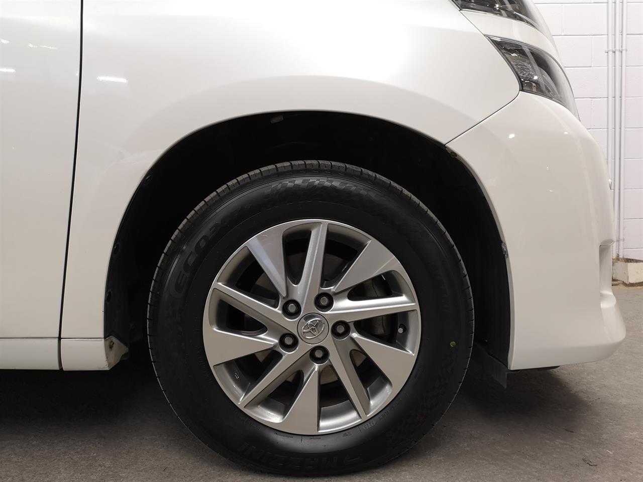 2013 Toyota Vellfire