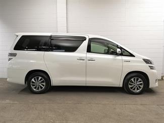 2013 Toyota Vellfire - Thumbnail