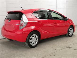 2013 Toyota Aqua - Thumbnail
